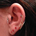 Un piercing sur le cartilage