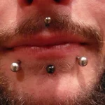 Un piercing labret