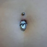 Un piercing au nombril