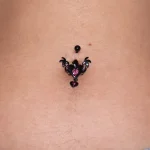 Un piercing au nombril