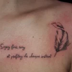 Un tatouage qui représente un lettrage.